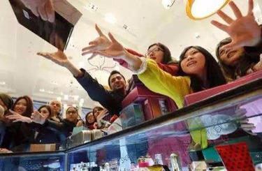 色逼屌中国人依然爱赴日旅游 消费已由爆买转向网购